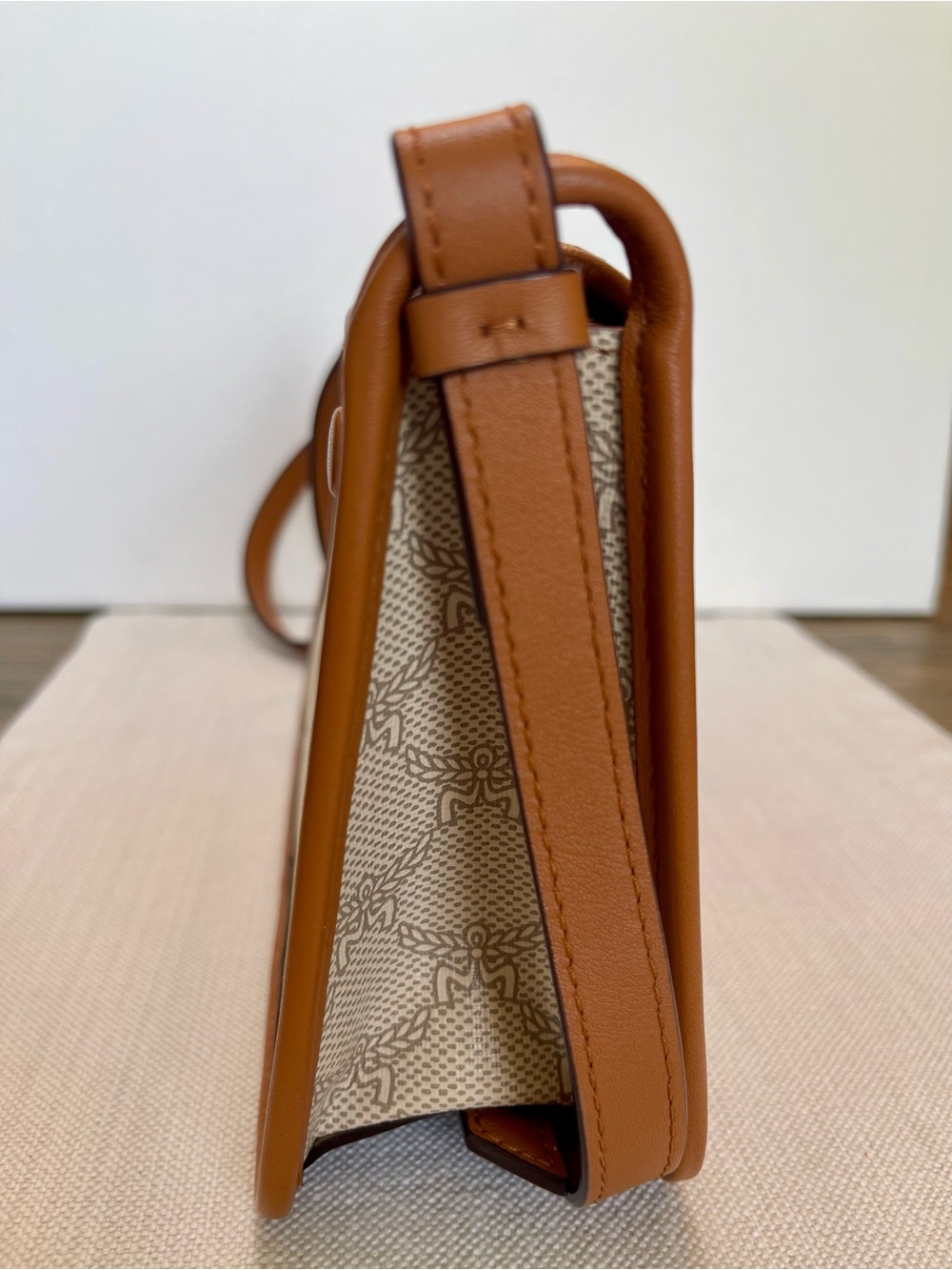 NWT MCM HIMMEL CROSSBODY IN LAURETOS W DETACHABLE FLAP POUCH CALF LEATHER TRIM - Picture 9 of 17